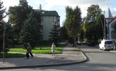 Перекрёсток улиц Чайковского и Леонова