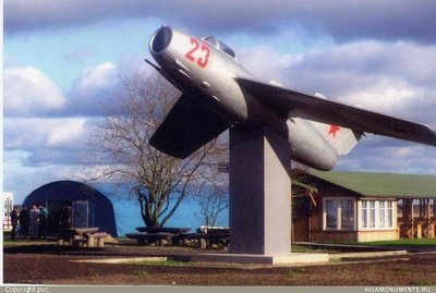 МиГ-15, рег. №23 красный, установлен в Гвардейске