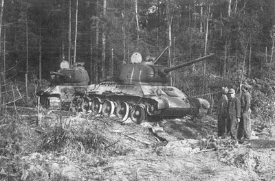 Auce-Kurland September 1944 Abgeschosene t34 Panzer 2.jpg