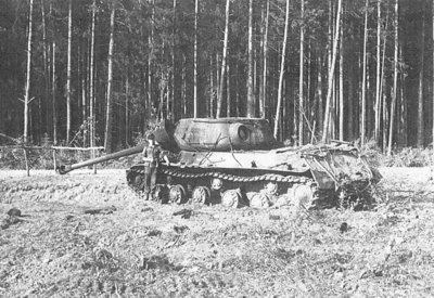 Auce-Kurland September 1944 Stalinpanzer mit 12,2cm Kanone 2.jpg