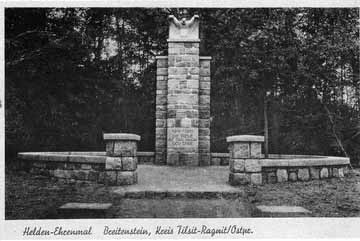 Памятник героям в посёлке Брайтенштайн в 1938 году