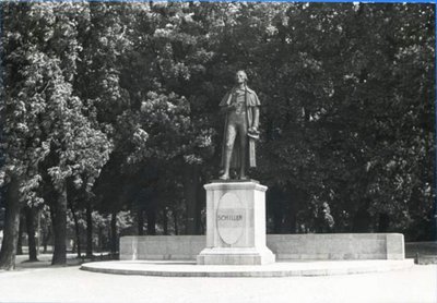 Памятник Шиллеру у Нового драмтеатра, фото 1936-40 гг.