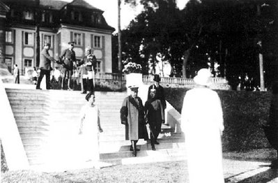 18 -  Reichspraesident Hindenburg auf Schloss Leissienen zu Gast bei der Familie Boddien.jpg