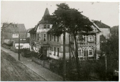 Bahnweg, Villa Posa mit Post und Raifeisenhaus.jpg