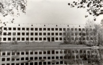 Строительство училища на Урицкого 80,90-е.jpg