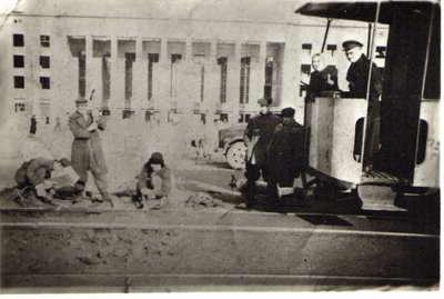 Бригада путейцев во время ремонта полотна (1951год)  Фото из архива Гельмана Виктора Андреевича