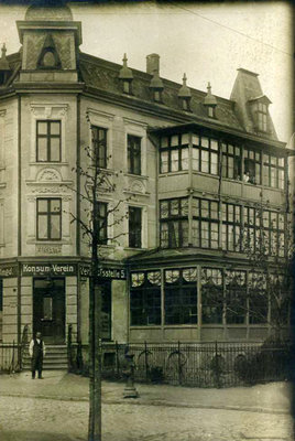 Konsum - Verein Союз потребительских обществ.Этот дом стоял на перекрестке Чекистов и Леонова. Königsberg 1910