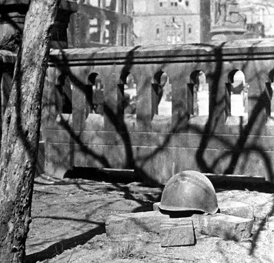 Могила советского воина.1945 год.