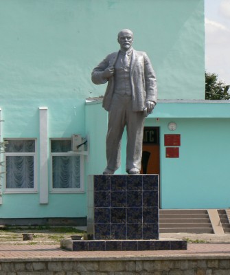 Правдинск - Памятник Ленину.jpg
