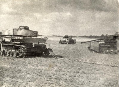 Немецкие тяжелые танки, подбитые нашими войсками в районе г. Шталлупенен.jpg