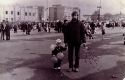На площади, 1983-84 г