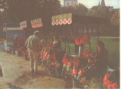 цветочники у парка Калинина.jpg