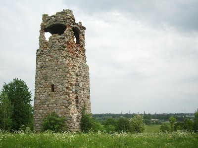 Башня Бисмарка (Маёвка/Georgenburg)  с видом на Черняховск